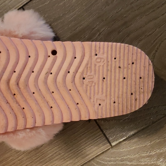 Super bling fuzzy platform sliders. Size 7 - Picture 3 of 4